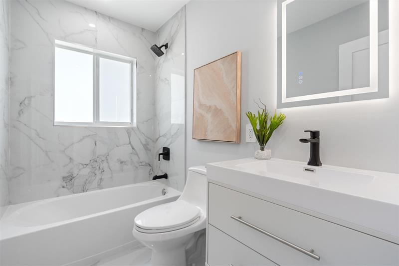 Image 18 of 23 For 324 28th St  