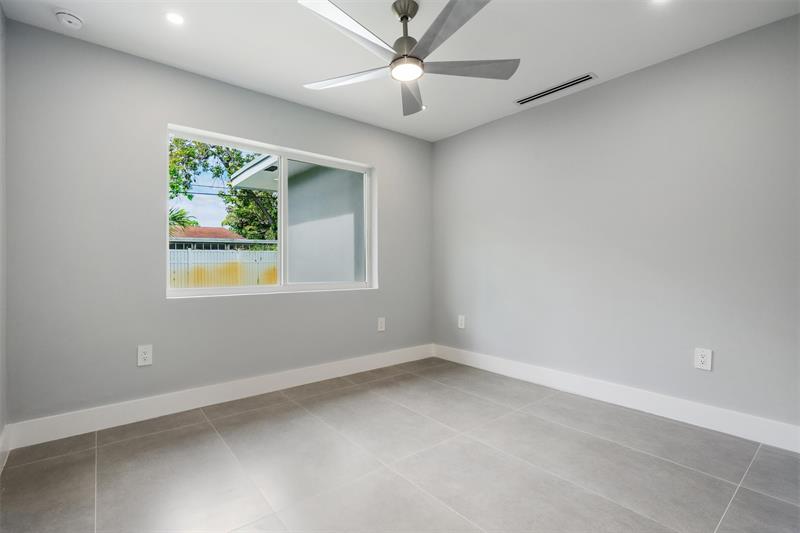 Image 19 of 23 For 324 28th St  