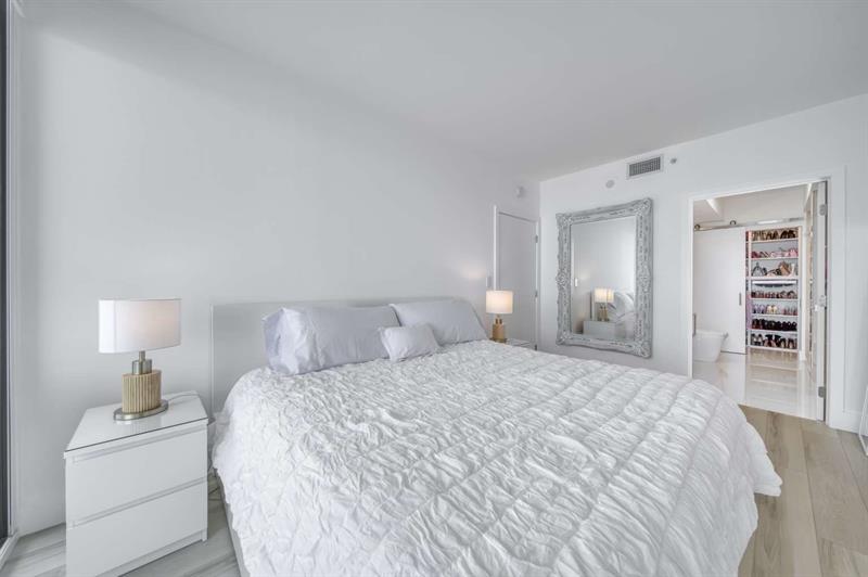 Image 10 of 22 For 6365 Collins Avenue  2406