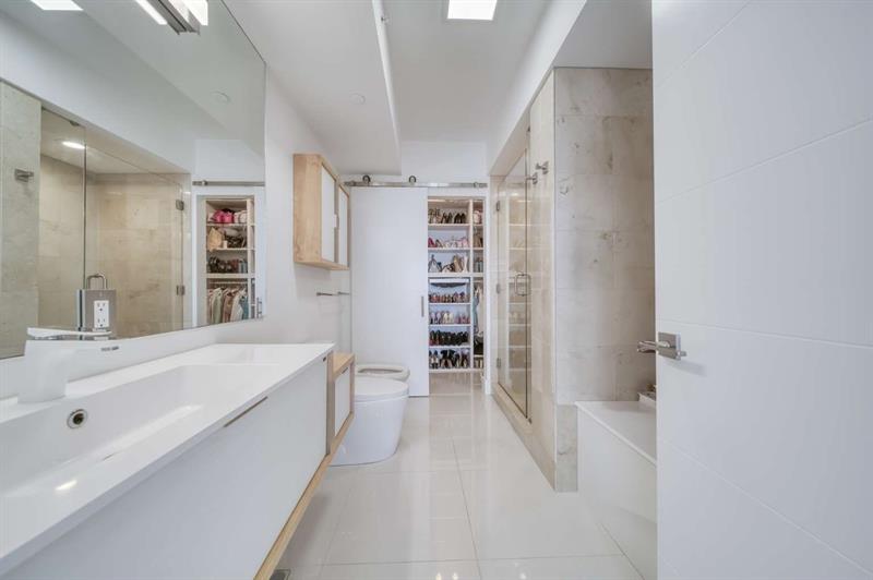 Image 11 of 22 For 6365 Collins Avenue  2406