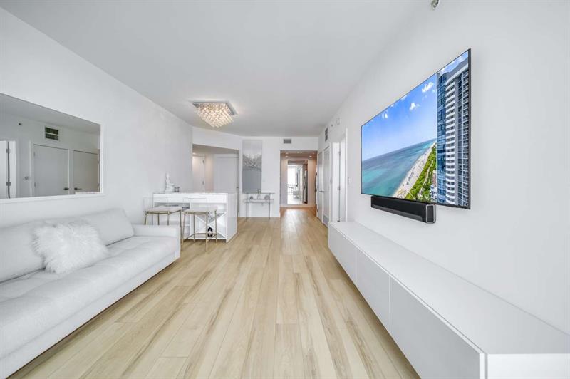 Image 6 of 22 For 6365 Collins Avenue  2406