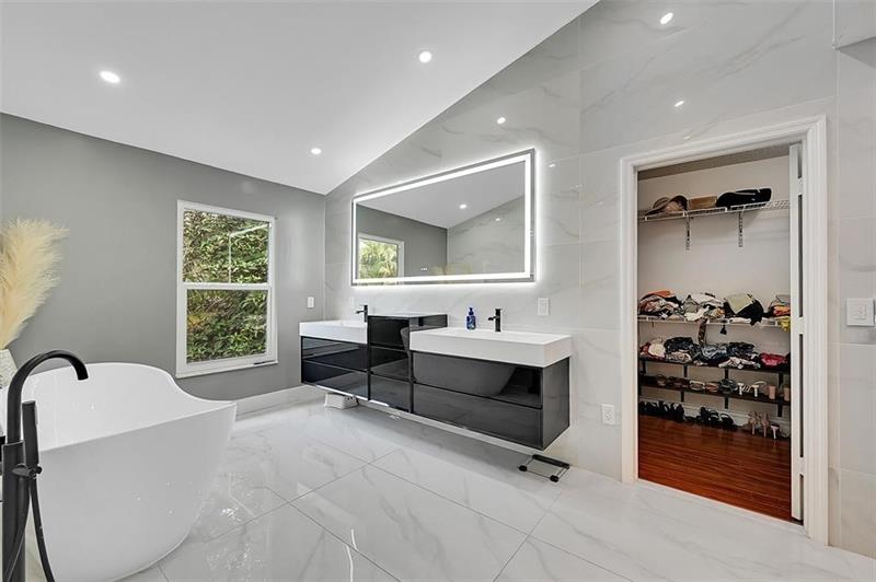 Image 17 of 25 For 7501 Red Bay Place