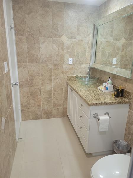 Image 12 of 20 For 19370 Collins Ave  809
