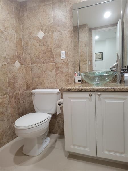 Image 5 of 20 For 19370 Collins Ave  809
