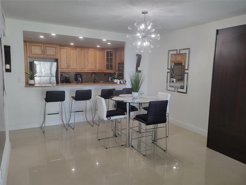 Image 7 of 20 For 19370 Collins Ave  809