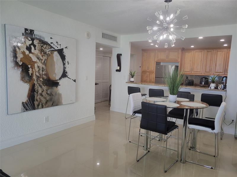 Image 8 of 20 For 19370 Collins Ave  809