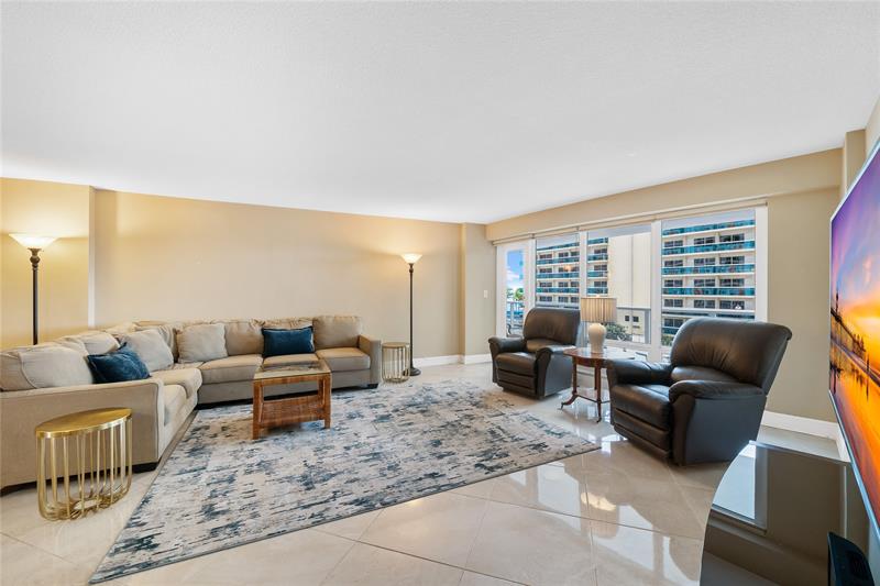 Image 15 of 55 For 4100 Galt Ocean Drive  304