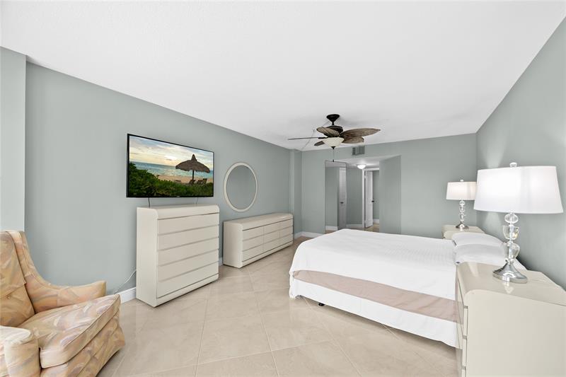 Image 31 of 55 For 4100 Galt Ocean Drive  304