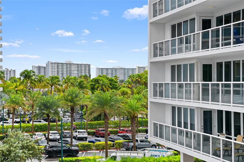 Image 36 of 55 For 4100 Galt Ocean Drive  304