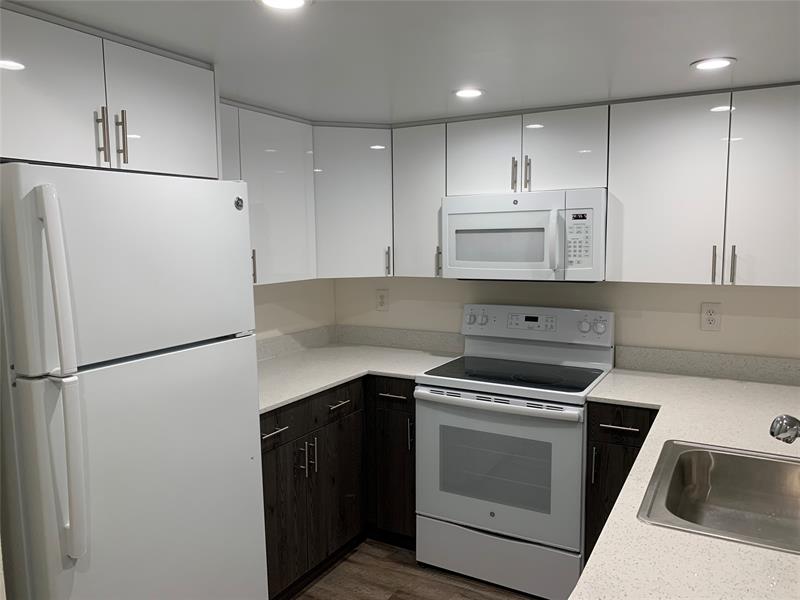 Details for 18335 68 Ave  700-215, Hialeah, FL 33015