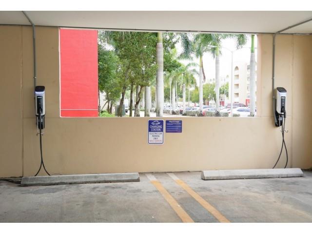 Image 13 of 14 For 18335 68 Ave  700-215