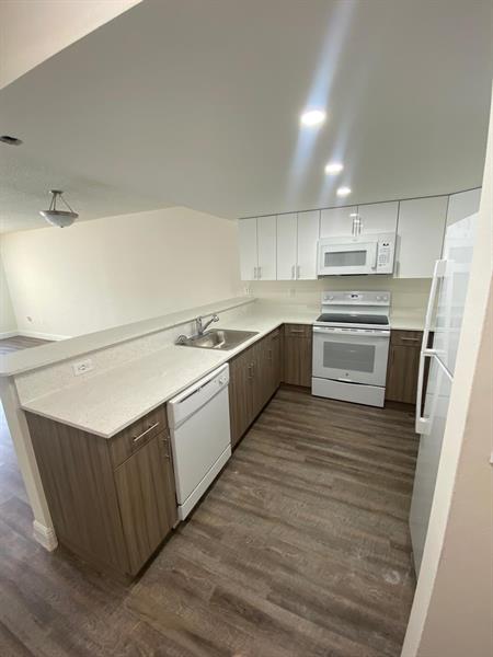 Details for 18335 68 Ave  790-320, Hialeah, FL 33015