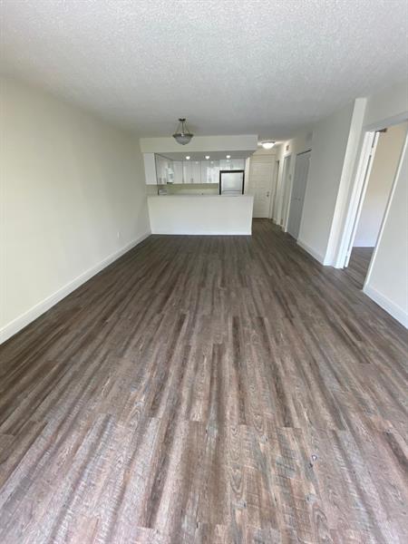 Image 4 of 15 For 18335 68 Ave  790-320