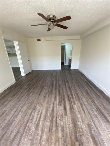 Image 7 of 15 For 18335 68 Ave  790-320