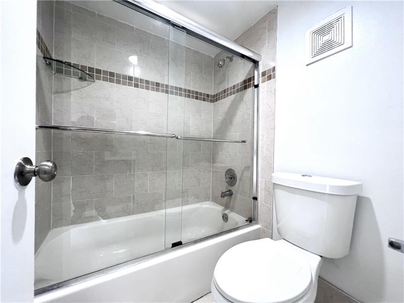 Image 10 of 17 For 18335 68 Ave  700-408