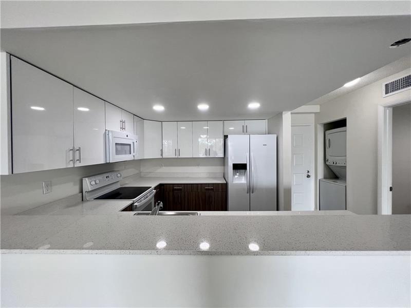 Image 2 of 17 For 18335 68 Ave  700-408