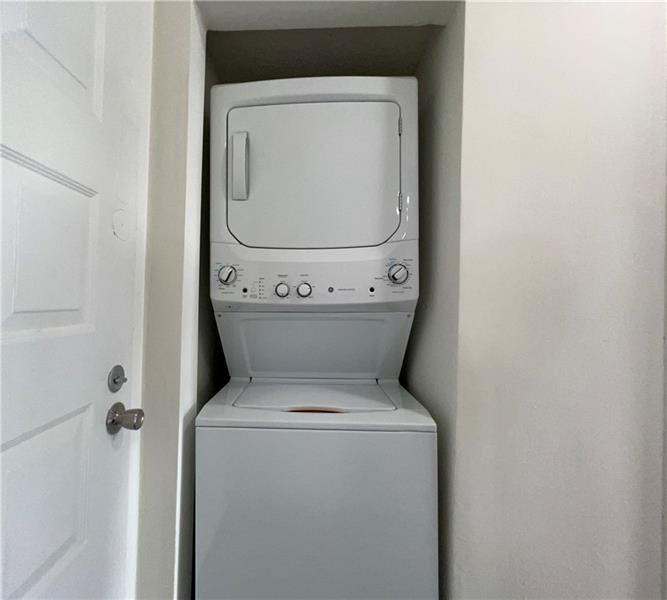 Image 6 of 17 For 18335 68 Ave  700-408