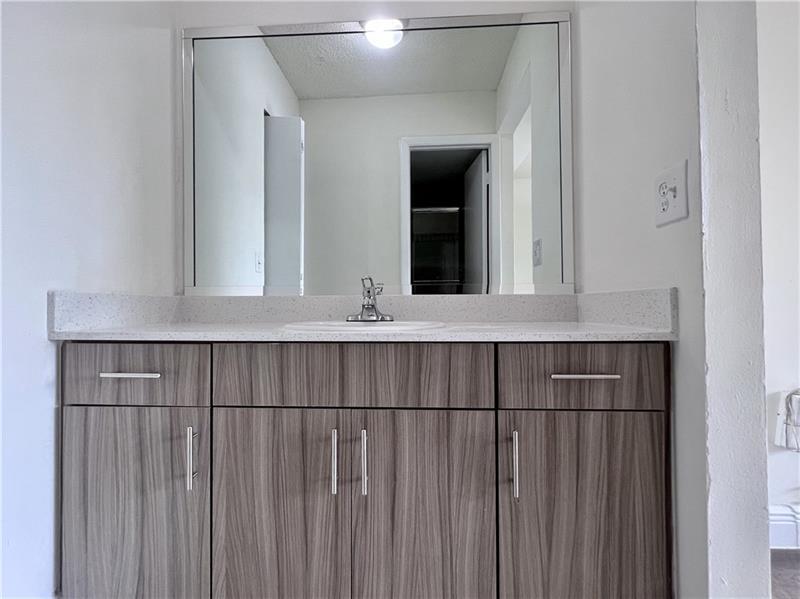 Image 9 of 17 For 18335 68 Ave  700-408