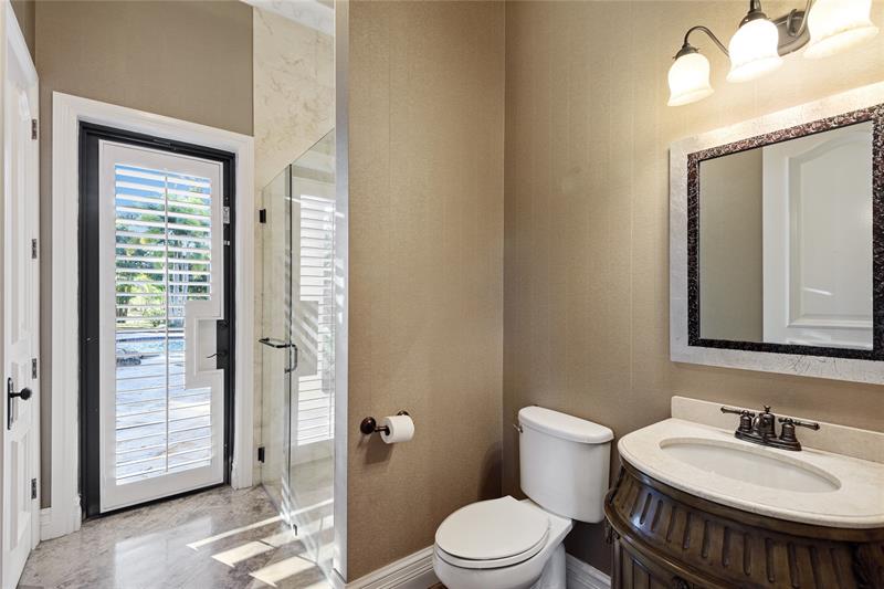 Image 44 of 50 For 16800 Berkshire Ct