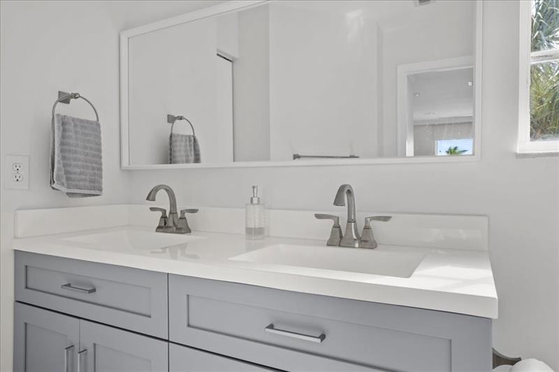 Image 10 of 15 For 4722 Lago Vista Dr  4722