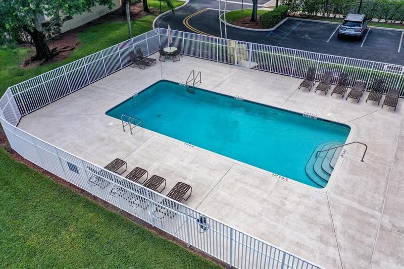 Image 14 of 15 For 4722 Lago Vista Dr  4722