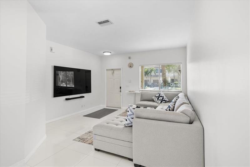 Image 3 of 15 For 4722 Lago Vista Dr  4722