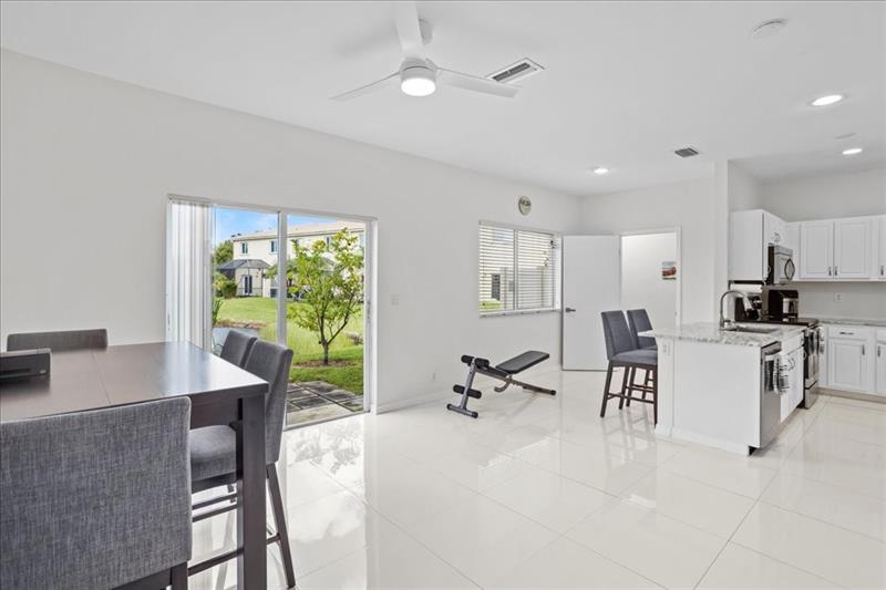 Image 5 of 15 For 4722 Lago Vista Dr  4722