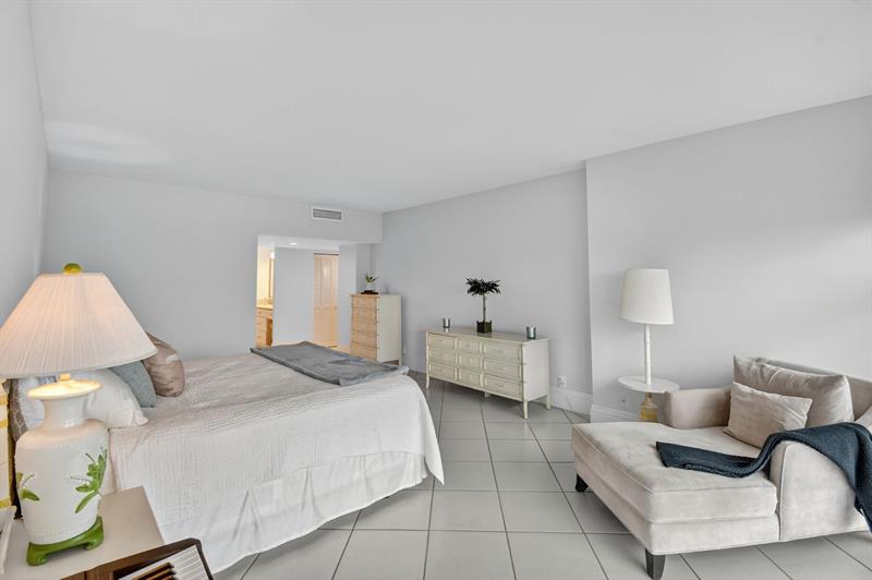 Image 21 of 56 For 5000 Ocean Blvd  1702