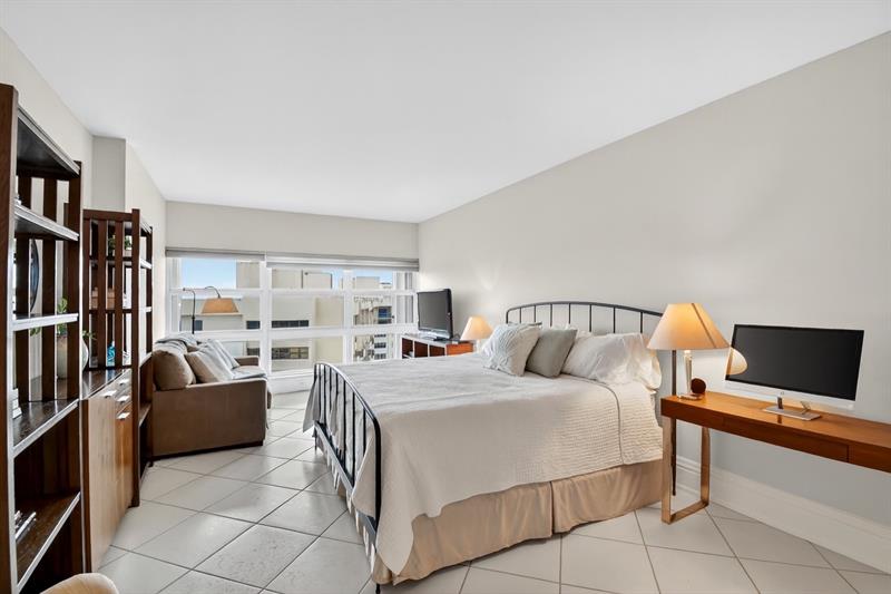 Image 27 of 56 For 5000 Ocean Blvd  1702