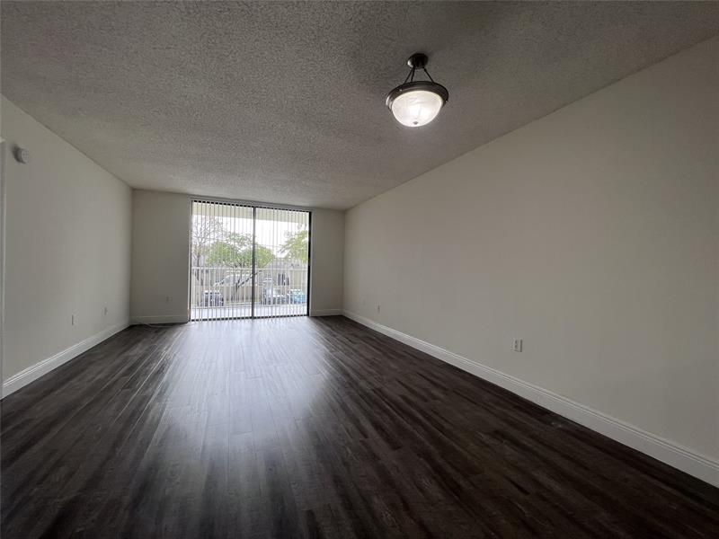 Image 3 of 18 For 18335 68 Ave  255-323