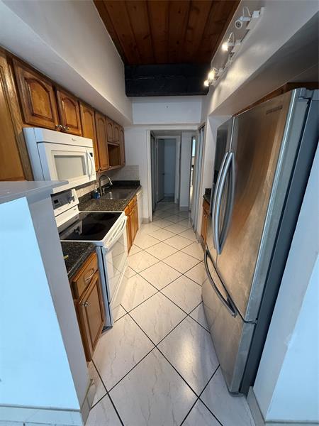 Image 31 of 45 For 19428 26th Ave  103