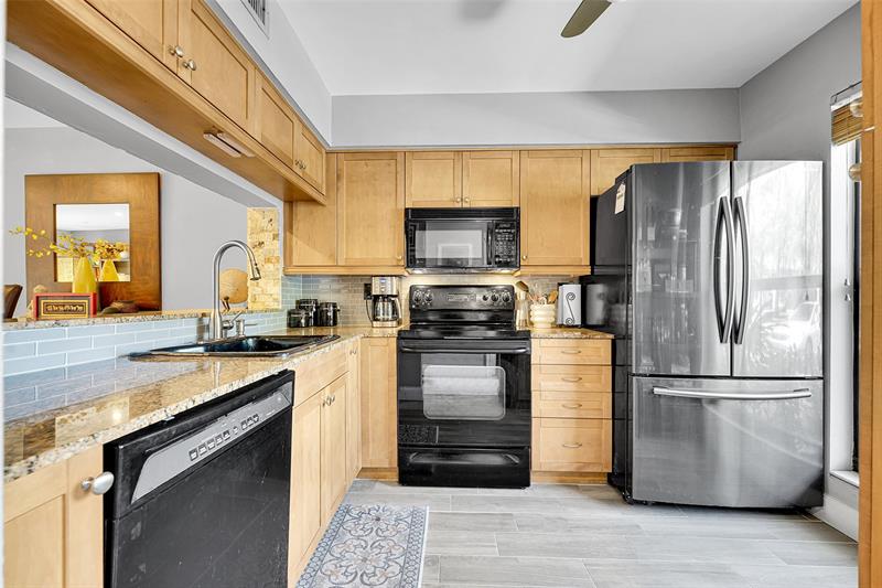 Image 16 of 38 For 3084 Oakland Forest Dr  1403