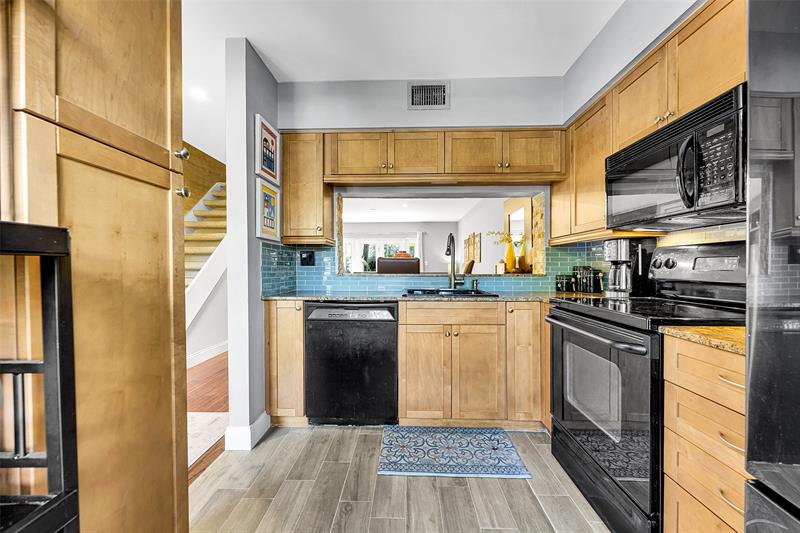 Image 17 of 38 For 3084 Oakland Forest Dr  1403