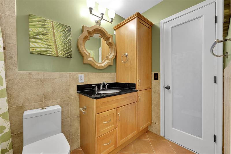 Image 31 of 38 For 3084 Oakland Forest Dr  1403