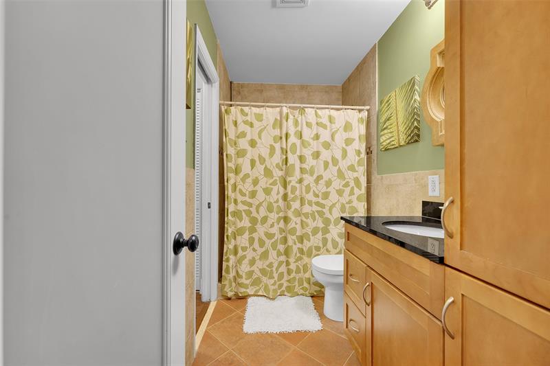 Image 32 of 38 For 3084 Oakland Forest Dr  1403