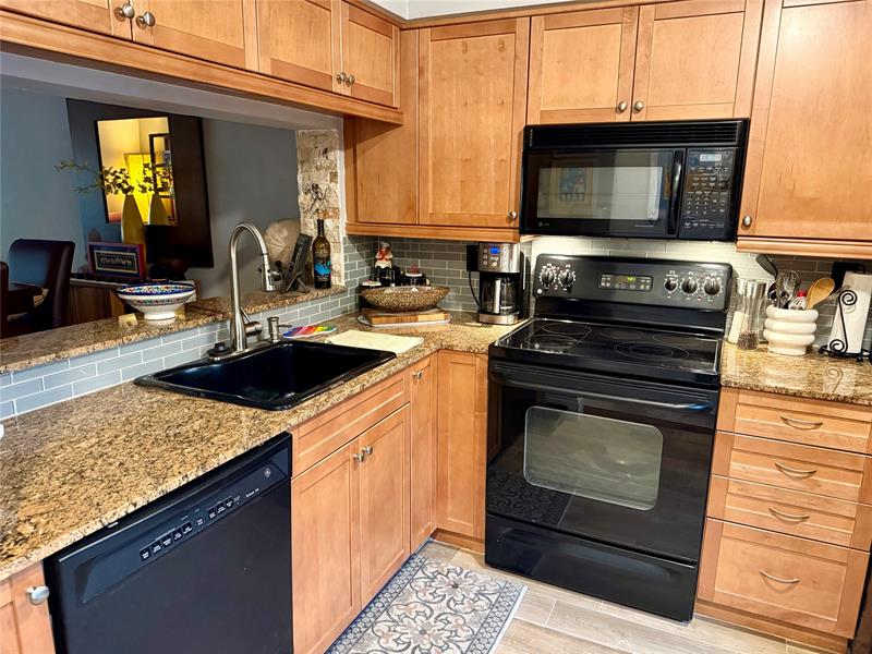 Image 4 of 8 For 3084 Oakland Forest Dr  1403