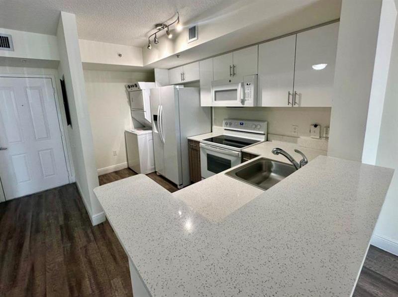 Details for 18335 68 Ave  700-218, Hialeah, FL 33015