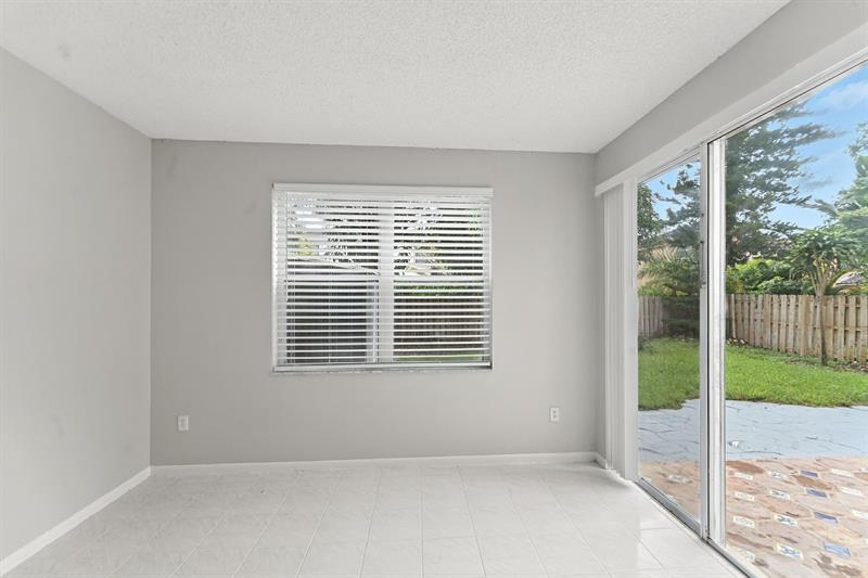Image 11 of 33 For 159 152nd Ln