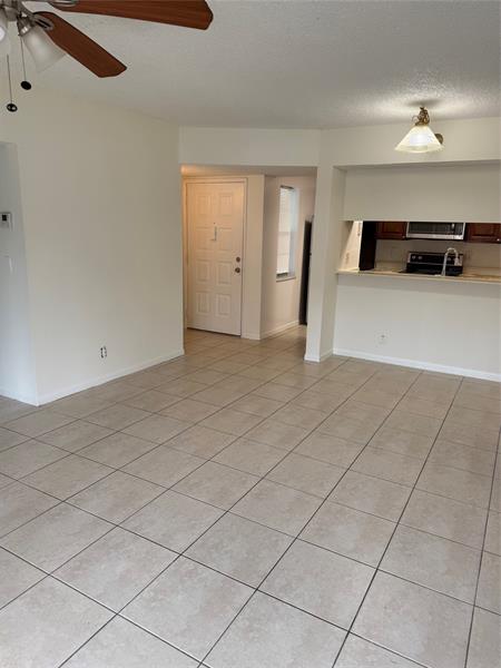 Image 3 of 7 For 2730 Forest Hills Blvd  104