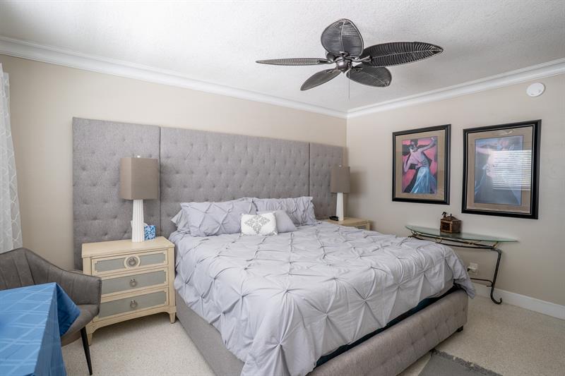 Image 5 of 9 For 4541 Ocean Dr  9