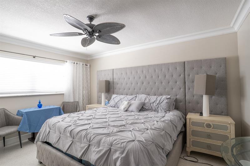 Image 6 of 9 For 4541 Ocean Dr  9