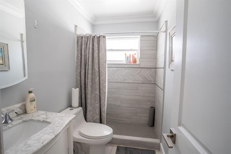 Image 7 of 9 For 4541 Ocean Dr  9
