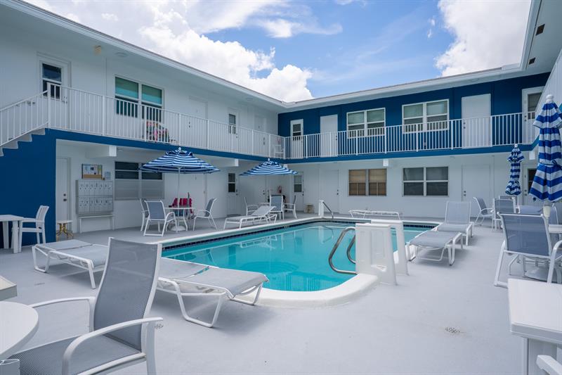 Image 8 of 9 For 4541 Ocean Dr  9