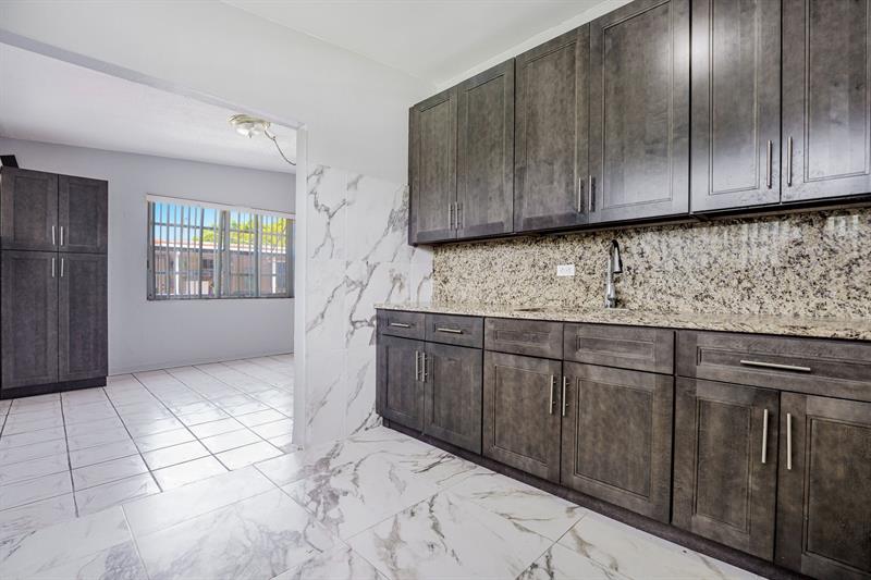 Image 10 of 39 For 430 133rd St