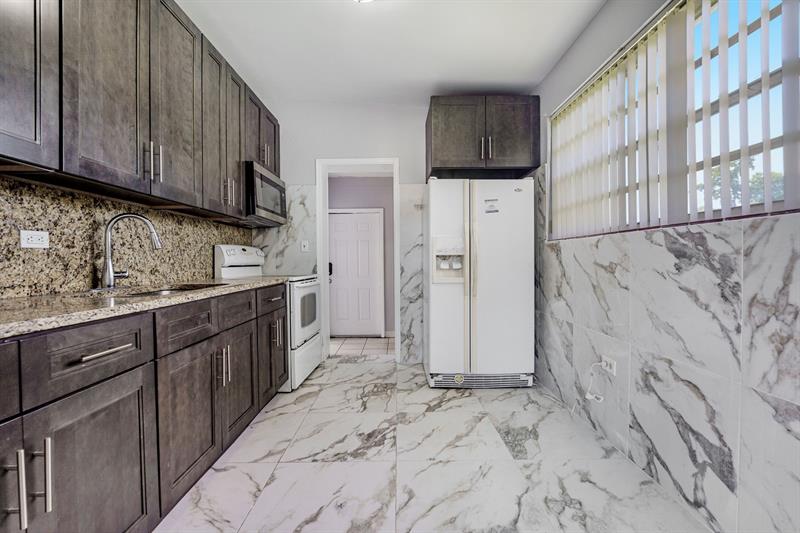 Image 12 of 39 For 430 133rd St