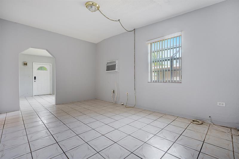 Image 16 of 39 For 430 133rd St