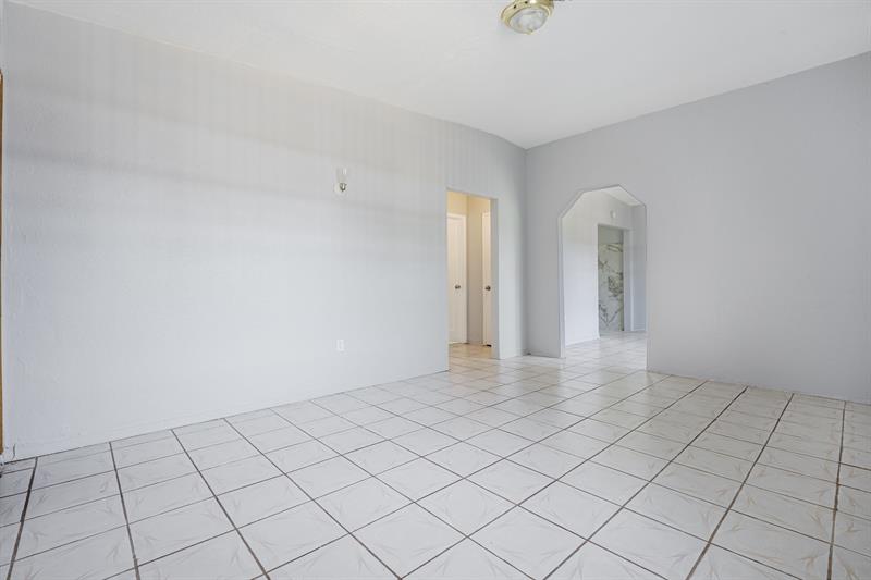 Image 17 of 39 For 430 133rd St