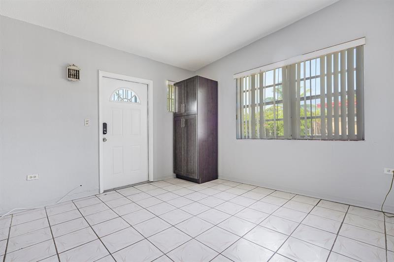 Image 18 of 39 For 430 133rd St