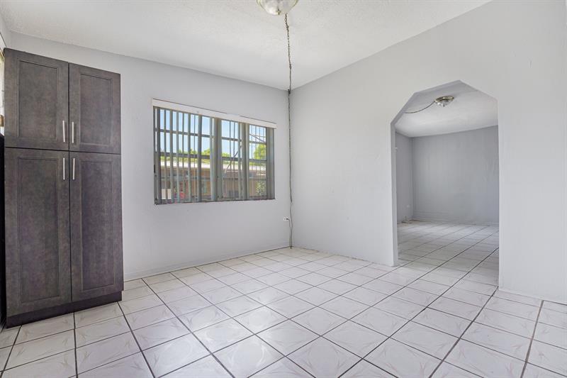 Image 20 of 39 For 430 133rd St