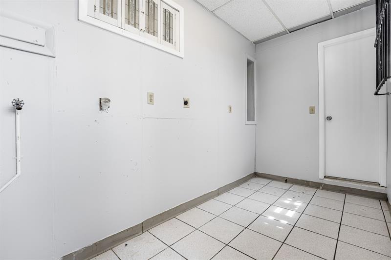 Image 22 of 39 For 430 133rd St